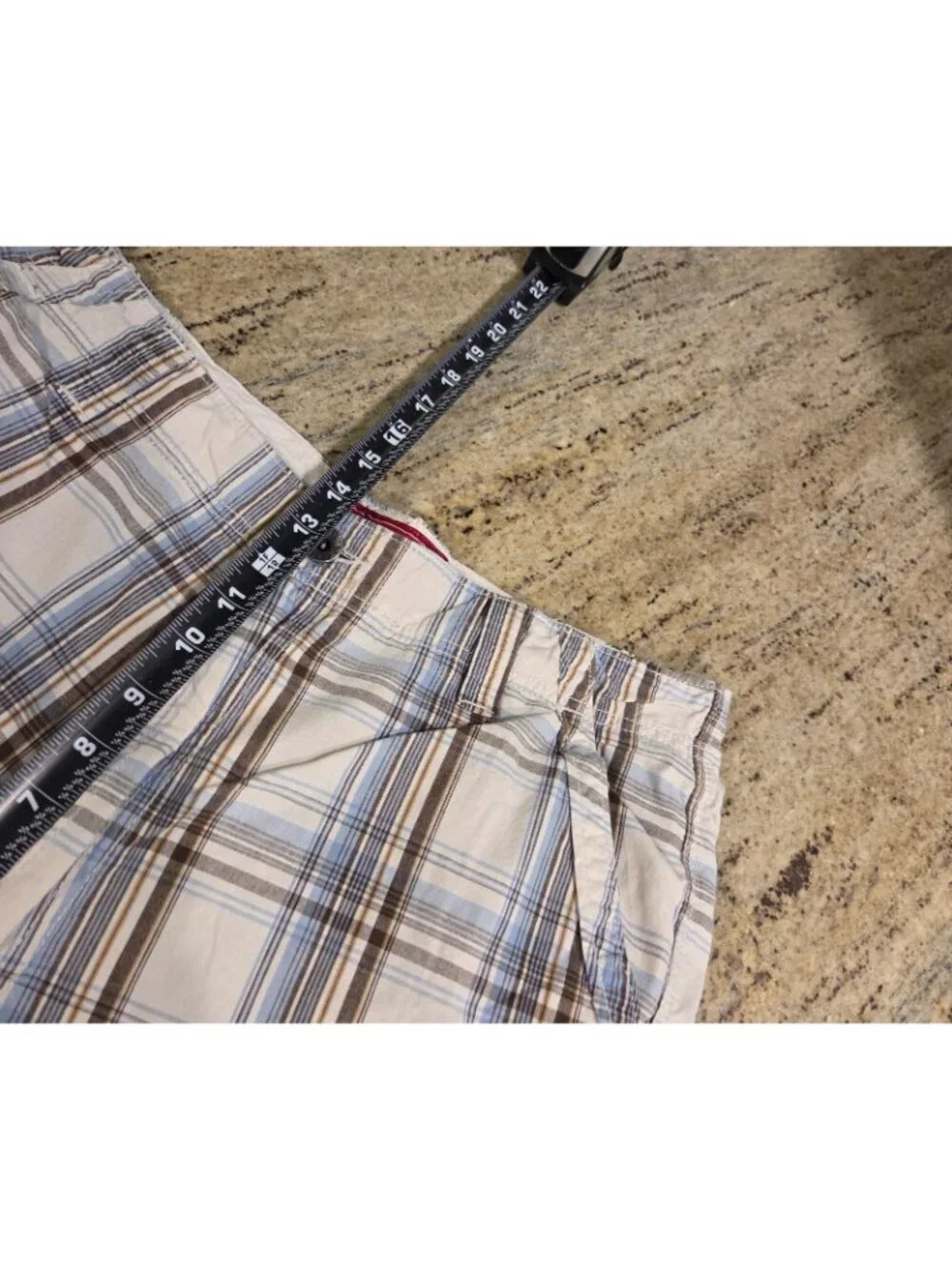 Levi Men’s Plaid Cargo shorts 36 x 10 Brown Blue Skater
